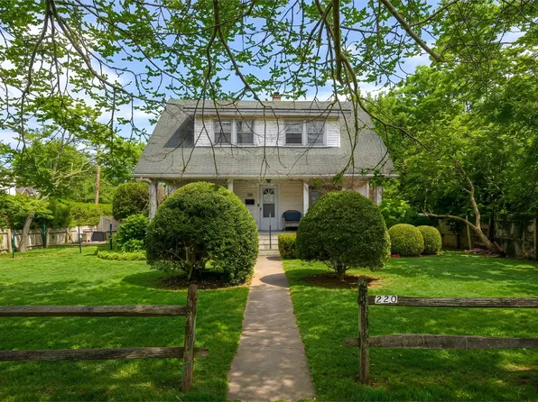 220 Elm St, Southampton, NY 11968