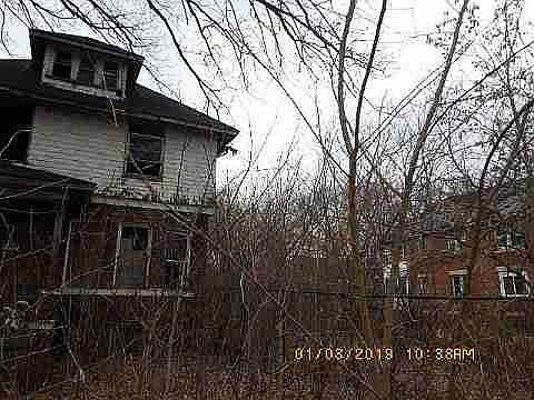 1261 E Grand Blvd