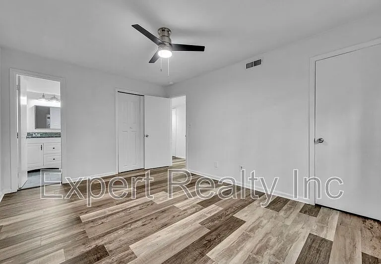 2076 Montreat Cir — Photo 10