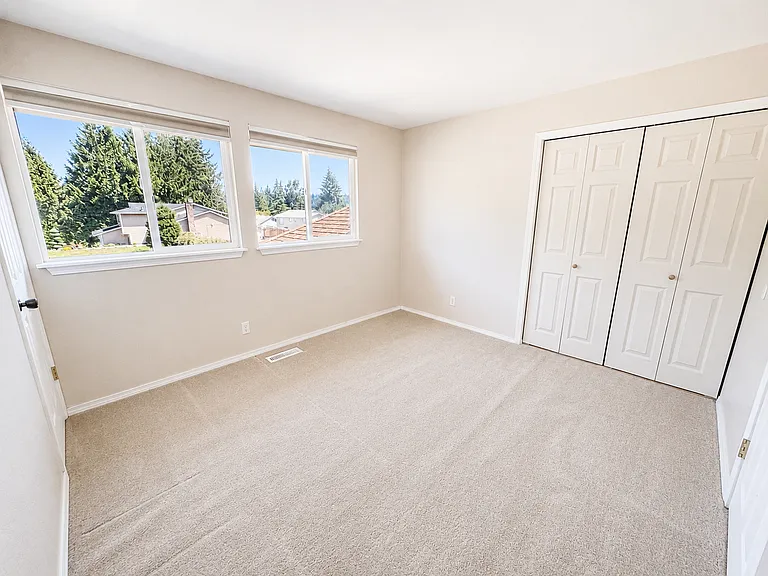 18905 SE 44th Way — Photo 17
