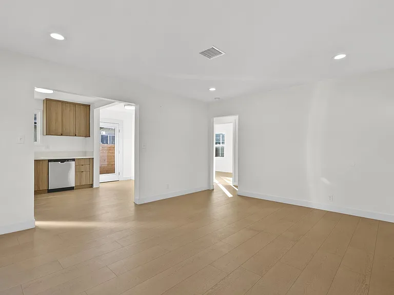 6661 Beck Ave — Photo 5
