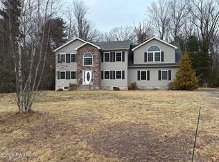 1522 Eagles View Ct, Stroudsburg, PA 18360