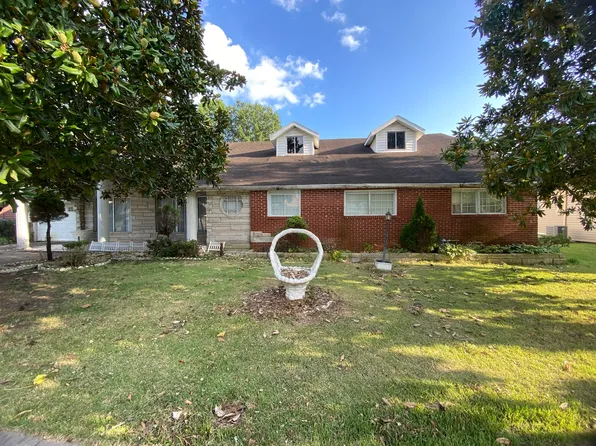 1504 E Saint Louis St, West Frankfort, IL 62896