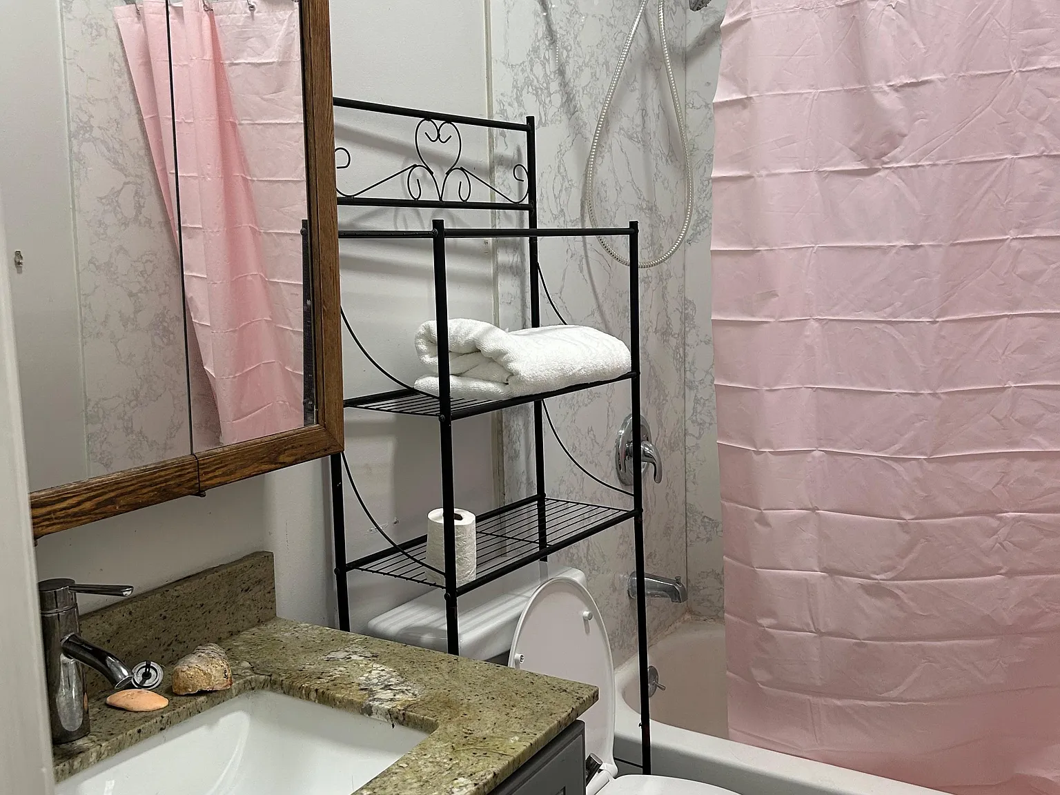 3 bed, 2.0 bath, 1000 sqft, $1,347 — Photo 3