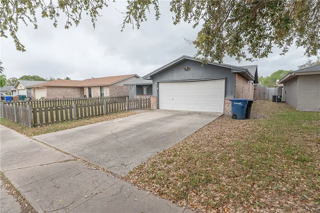 3 bed, 1259 sqft, $1,750 — Photo 3