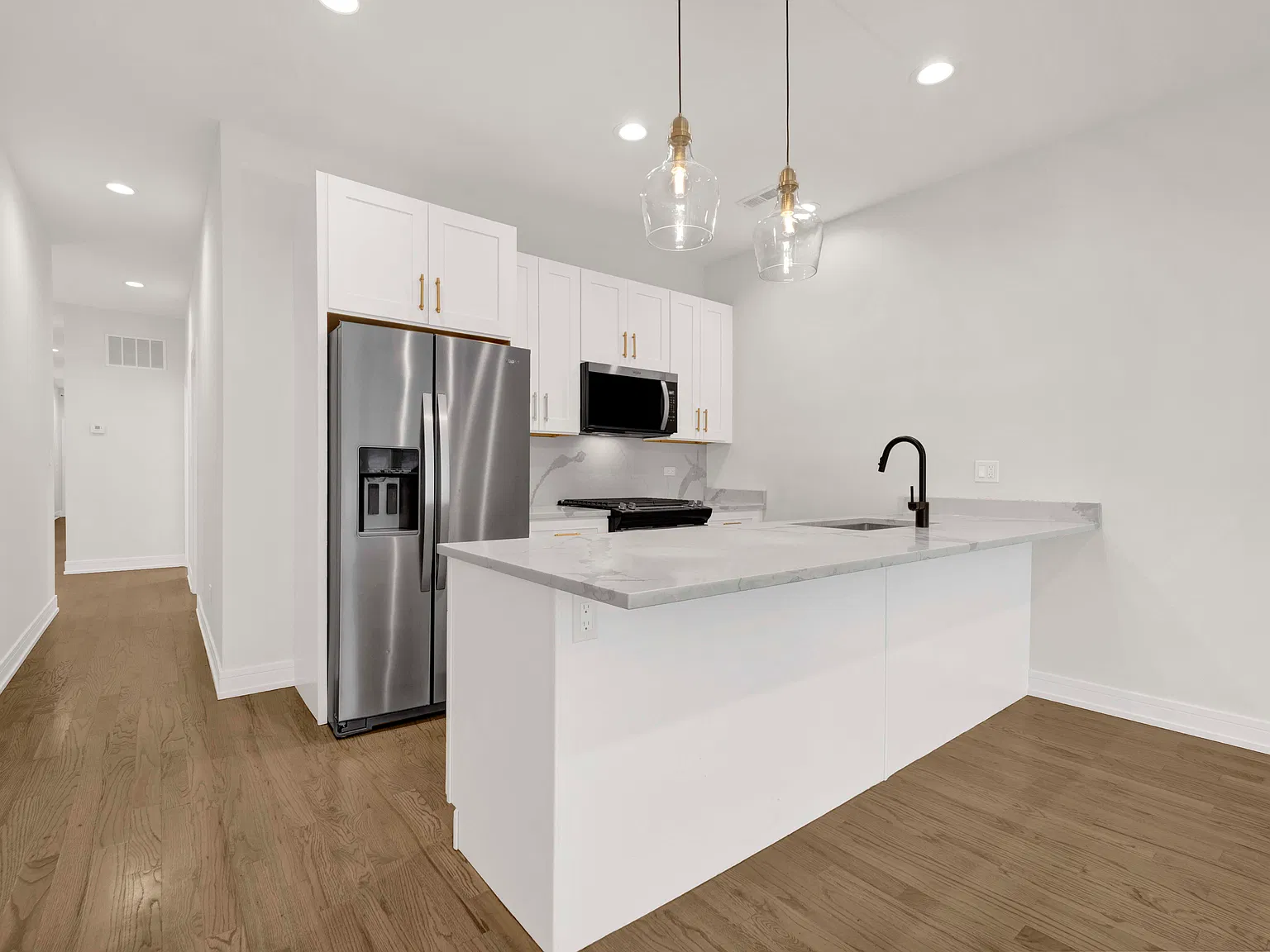 3 bed, $2,995 — Photo 4