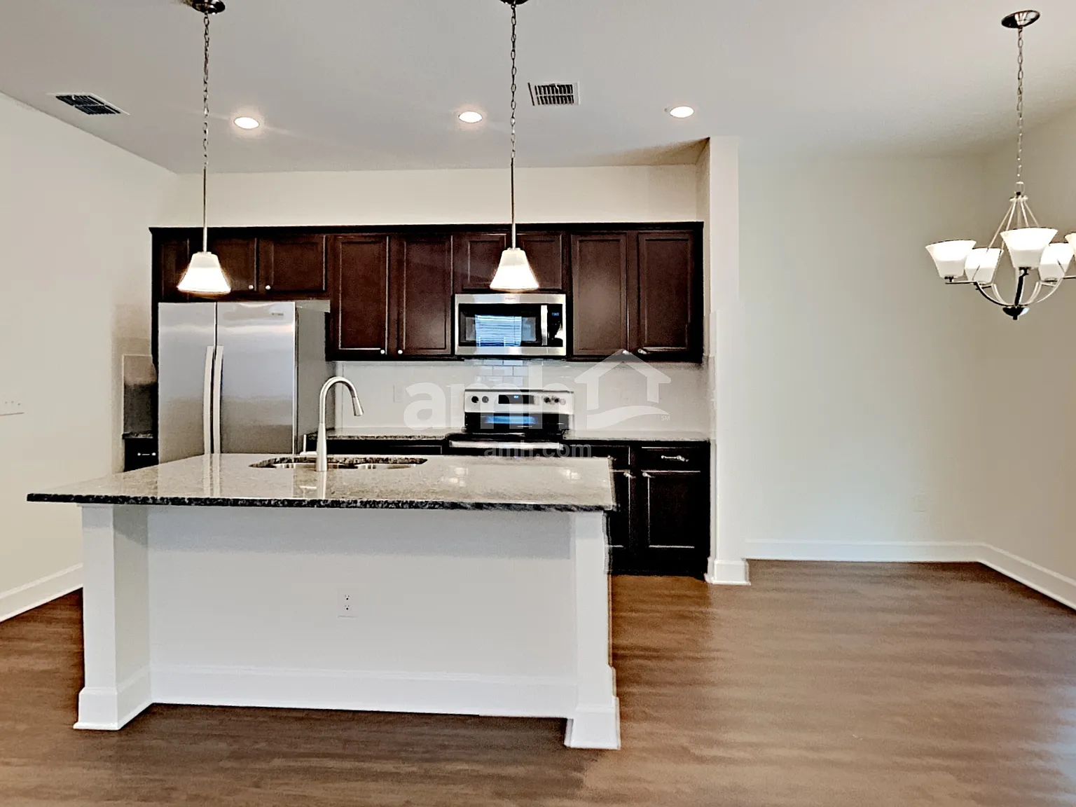 4 bed, 2.5 bath, 1977 sqft, $2,395 — Photo 4