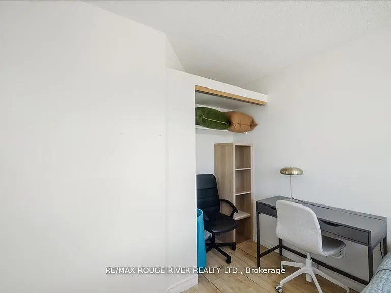 135 James St S #1401 — Photo 24