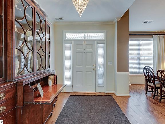 5th image of 101 Meadowlands Way