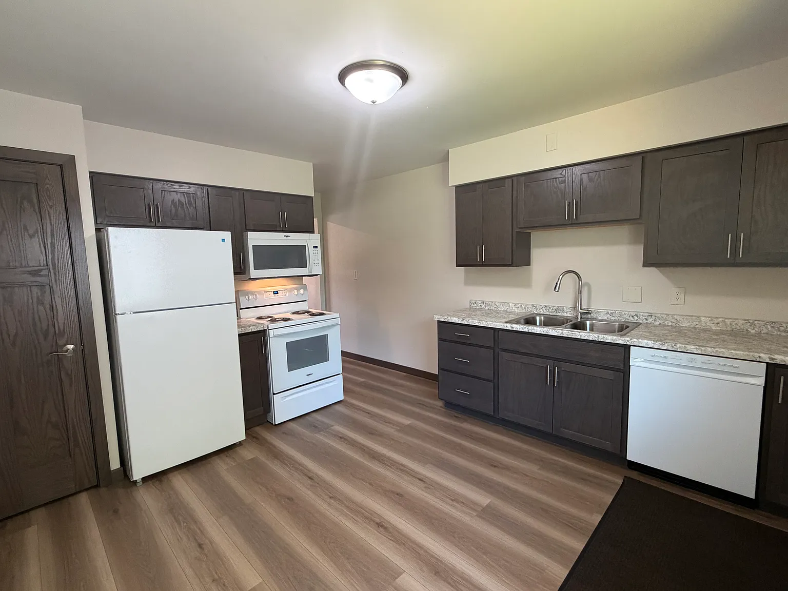 2 bed, 1776 sqft, $1,300 — Photo 2