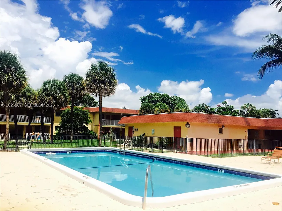 850 E Commercial Blvd #220C