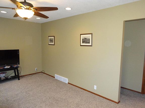 5th image of 606 Wayside Ave