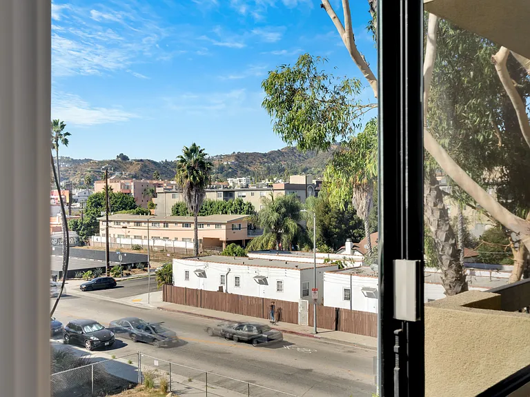 RENOVATED 1 BED 1 BATH - UNIT #309 TOP FLOOR