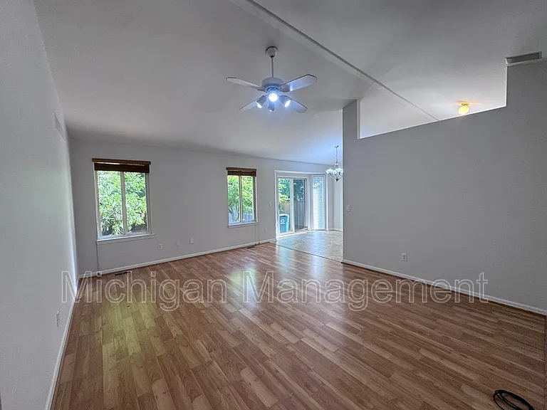 173 Algansee Dr — Photo 5