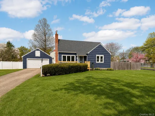 150 Spur Drive S, Bay Shore, NY 11706