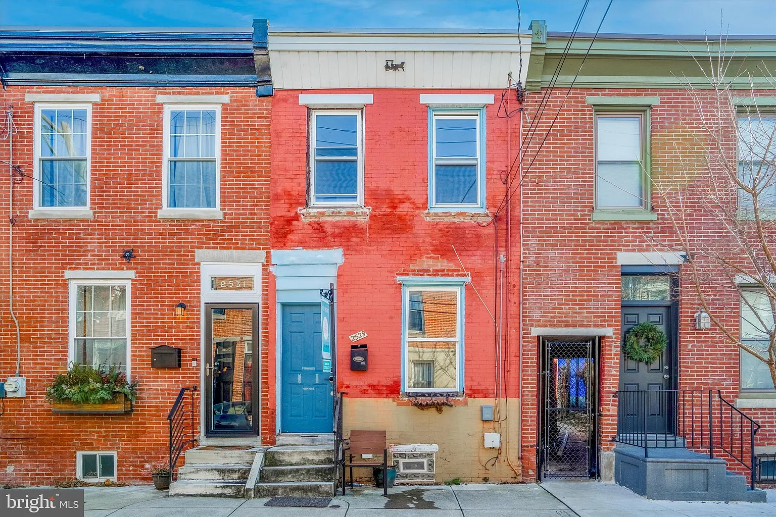 2529 Collins St photo 1