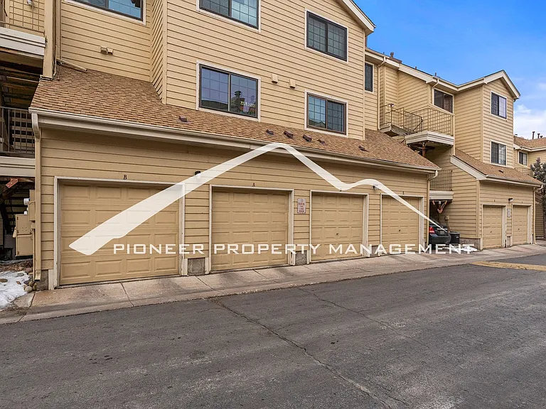 940 S Dahlia St #A — Photo 21