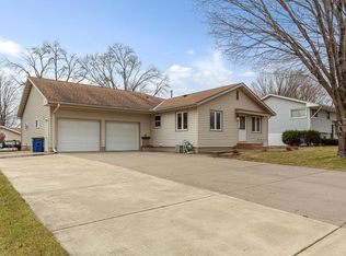 1401 Wellington Cres, Faribault, MN 55021
