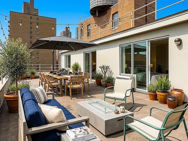 220 E 24th St #8A — Photo 1