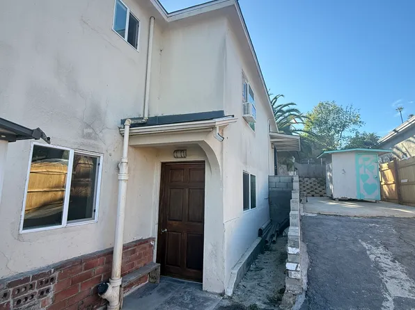 229 1/2 Hillside Ter, Vista, CA 92084