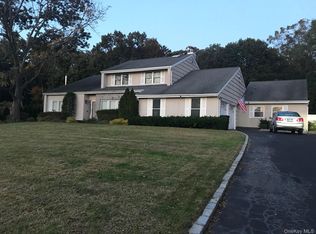 18 Gamay Ct, Commack, NY 11725