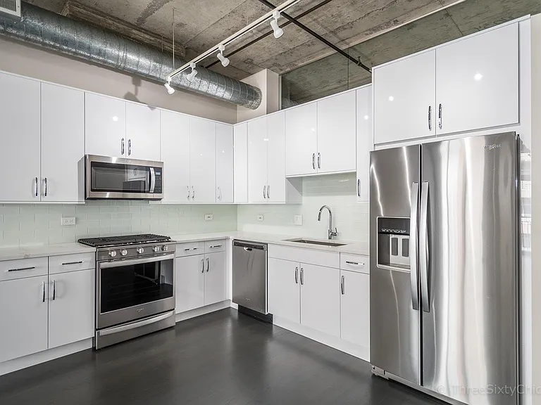 1000 W Adams St — Photo 2