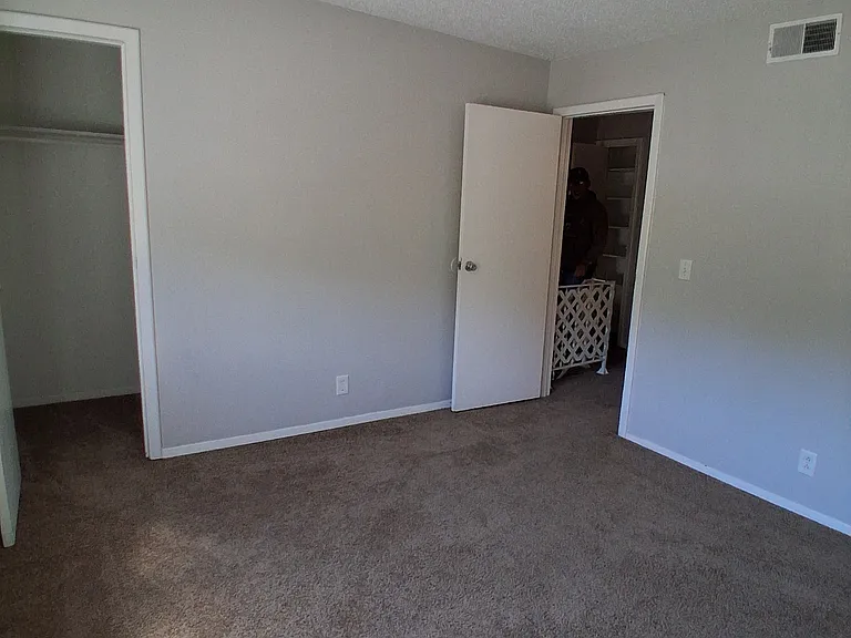 1053 Harold Dr — Photo 10