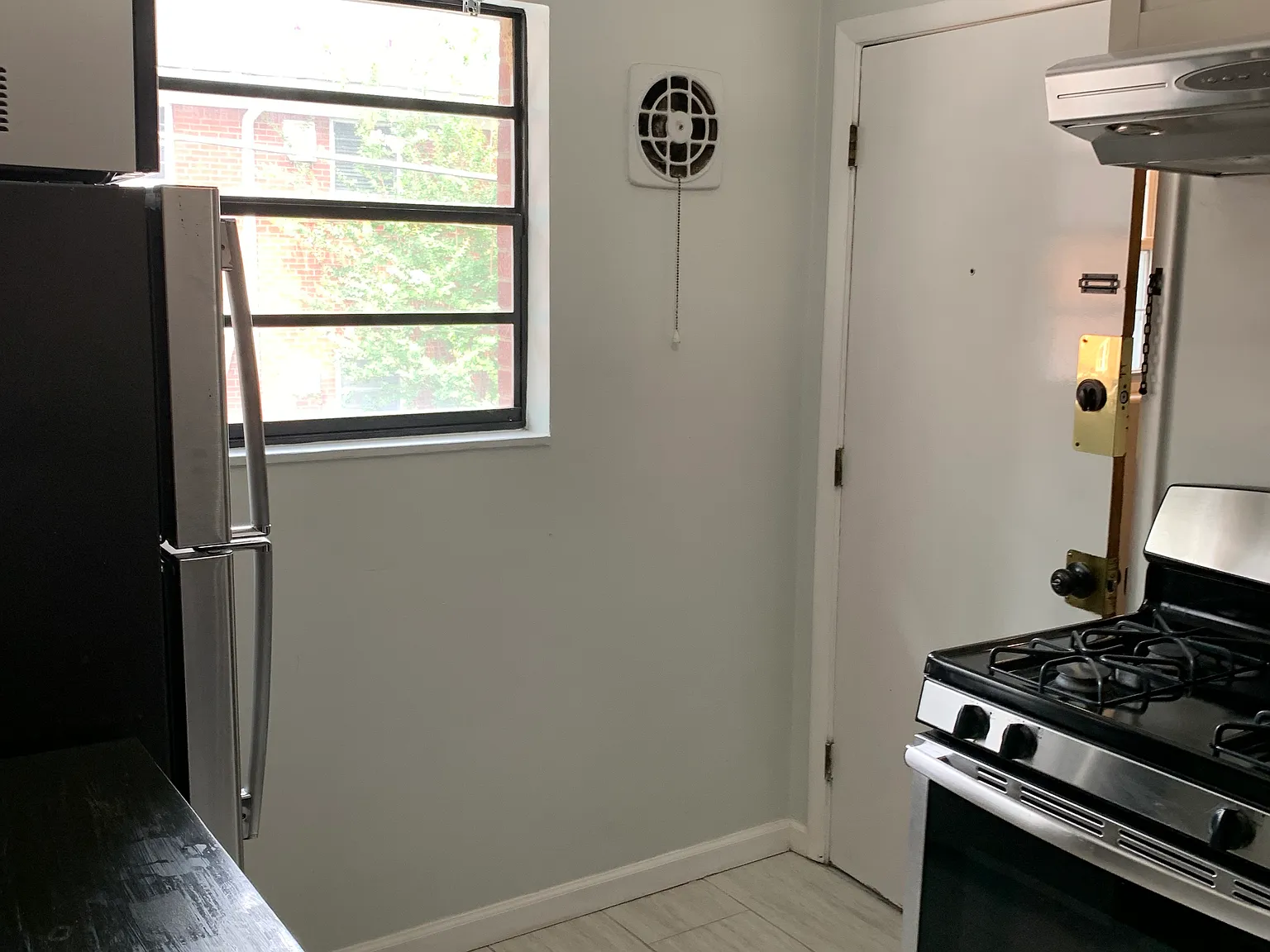 2 bed, 1200 sqft, $1,800 — Photo 4