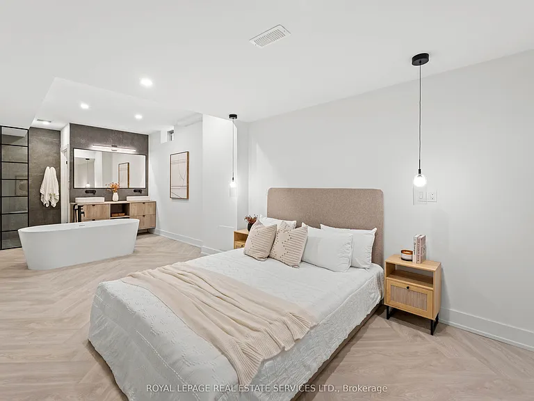 118 Coastline Dr — Photo 33