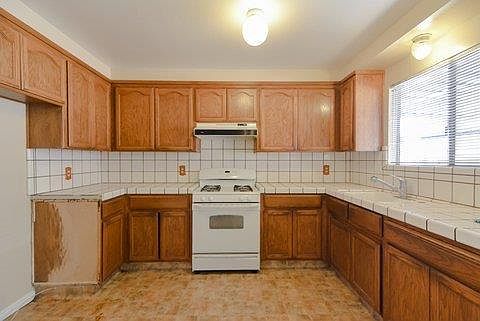 3rd image of 722 Camino Ct
