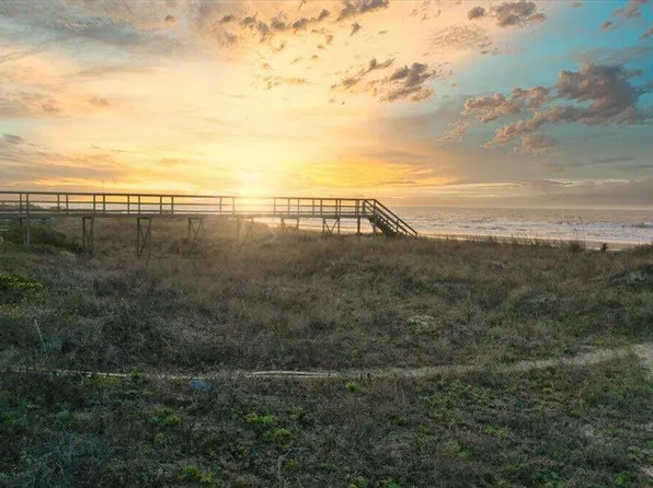 617 E Arctic Ave, Folly Beach, SC 29439