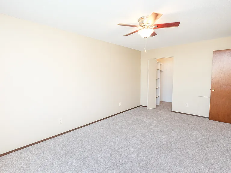 Shepard Terrace — Photo 24