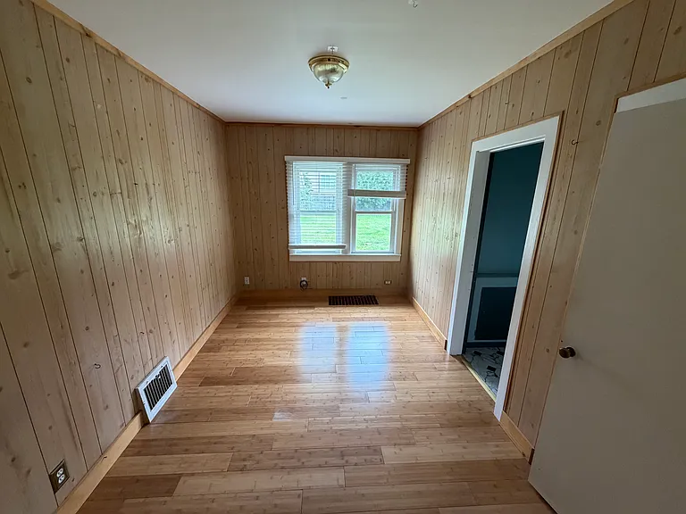 133 Foster Ave — Photo 9