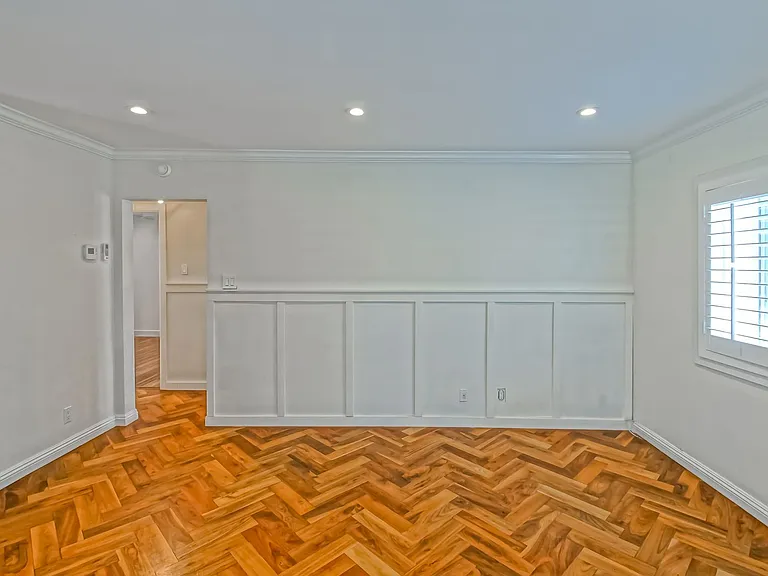 2621 Mathews Ave — Photo 10