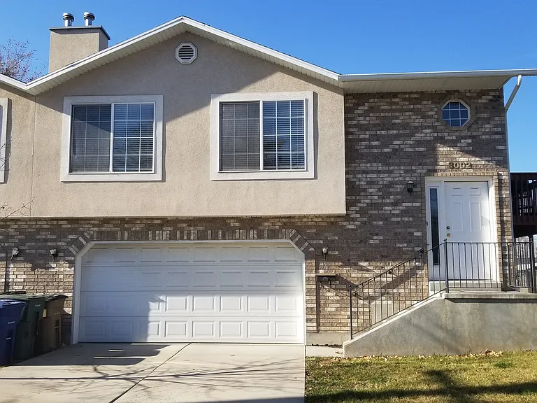 1080 E Elgin Ave — Photo 1