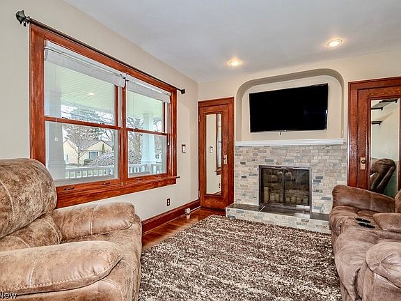 5th image of 1383 Churchill Rd