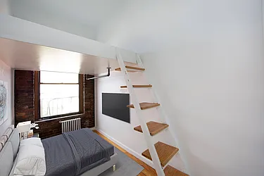 Rented by R New York