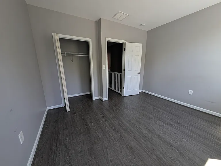 2118 E Hoffman St — Photo 8
