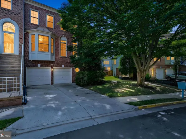 9548 Lagersfield Cir, Vienna, VA 22181