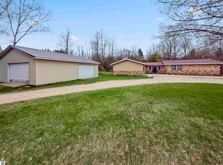 4411 N 11th Rd, Mesick, MI 49668