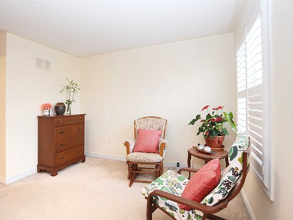 5th image of 165 Warwick Cres