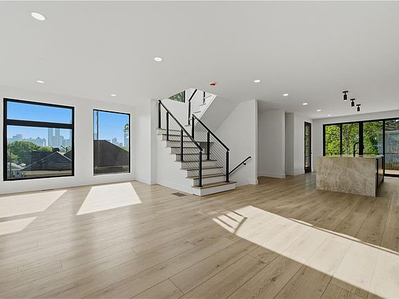 5th image of 702 Foundry St NW
