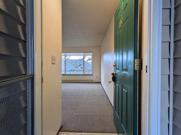 Chelsea Manor Apartments — Photo 9