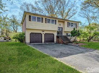 31 Summershade Cir, Piscataway, NJ 08854