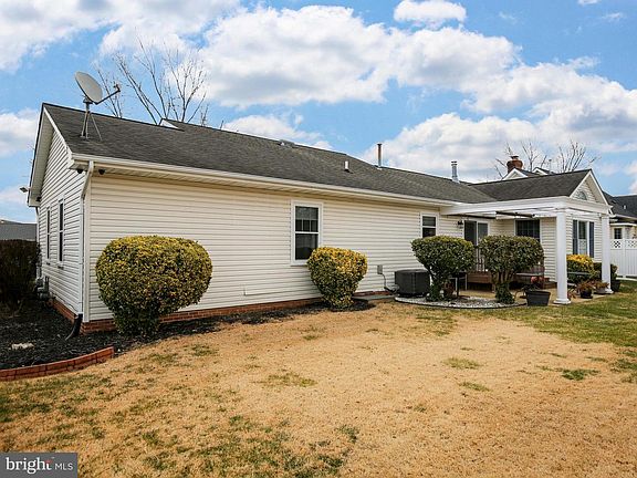 3rd image of 321 W Cedarmeade Ave