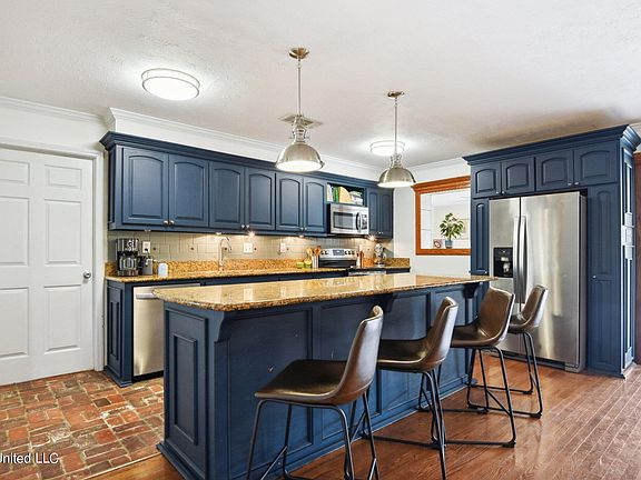 5th image of 112 Boggs Cir