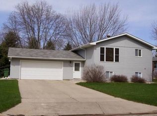 129 15th St NE, Watertown, SD 57201