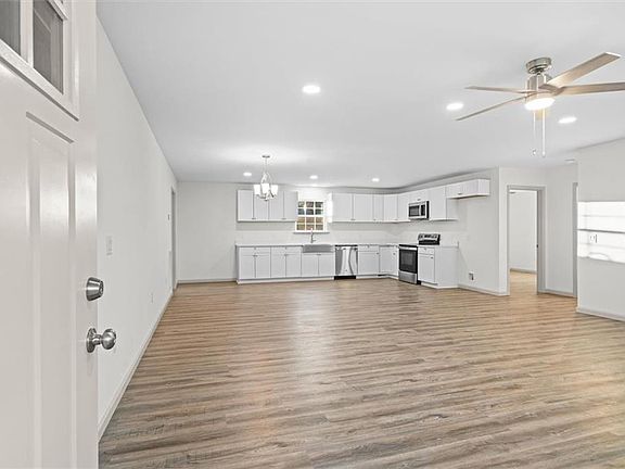4th image of 509 Plainview Dr NW