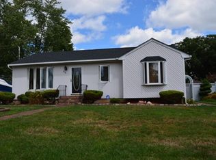 85 Fulton St, West Babylon, NY 11704