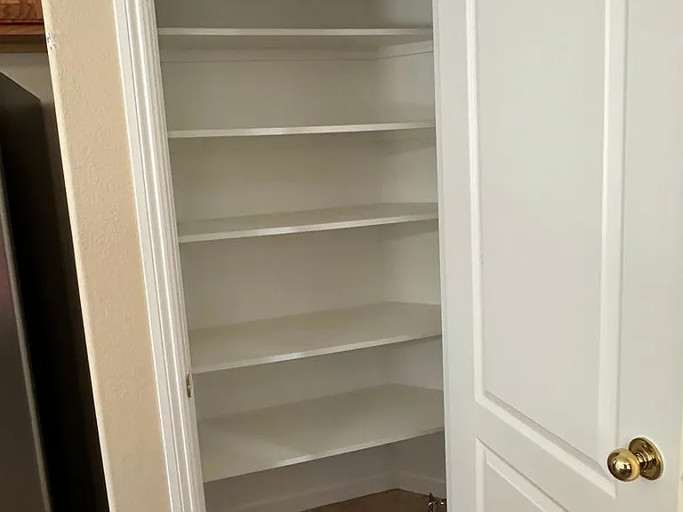 746 Jersey Ct — Photo 4